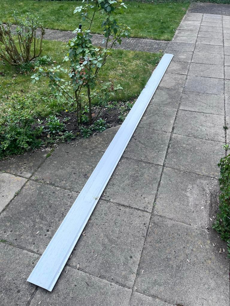 Composiet rabatdeel - Signaal wit, Ophalen, 25 tot 50 mm, Nieuw, Plank