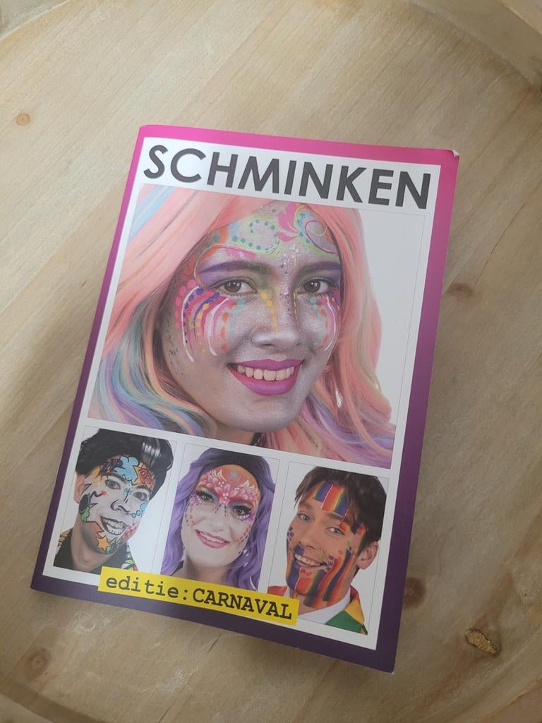 Schmink voorbeeldenboek - carnaval, Hobby en Vrije tijd, Feestartikelen, Ophalen of Verzenden, Overige typen, Carnaval