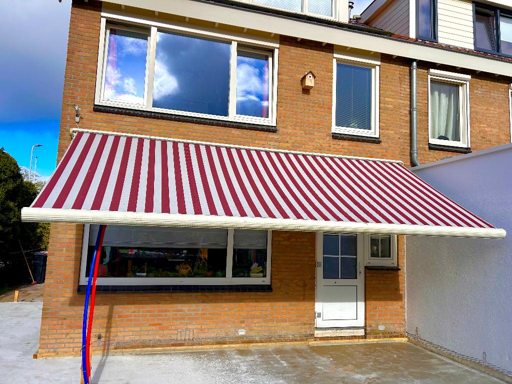 Zonnescherm, cassette met knikarmen, electrisch bediend, Tuin en Terras, Zonneschermen, Ophalen, Gebruikt, 450 cm of meer, Elektrisch