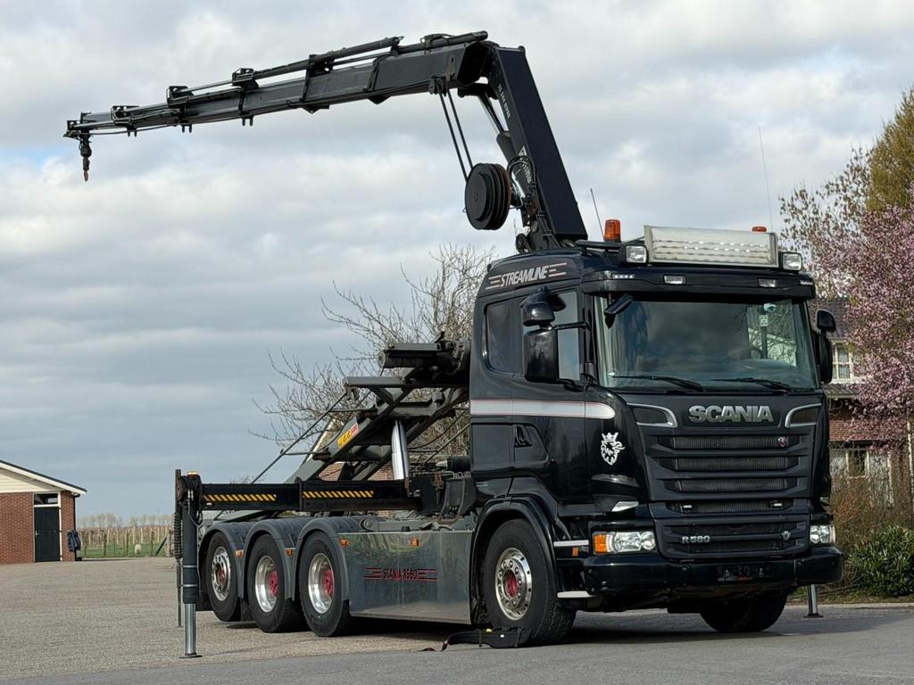 Scania R580 V8 8x4 !TRIPLE HIAB 24 TM CRANE!CONTAINERSYSTEM!, Auto's, Euro 6, Scania, Overige brandstoffen, Zwart
