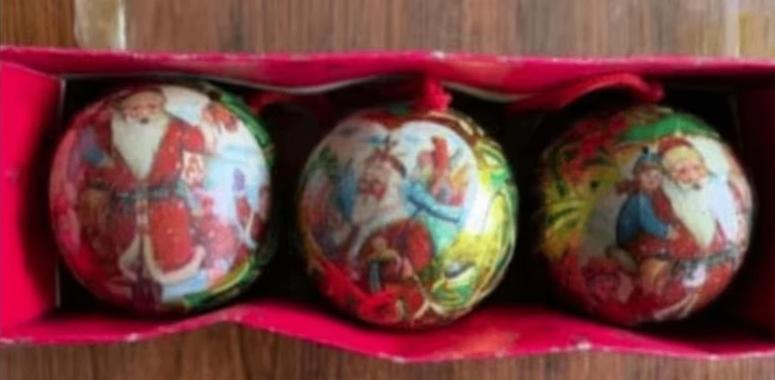 3 superlichte kerstballen (papiermarché?) met de kerstman, Diversen, Kerst, Ophalen of Verzenden, Zo goed als nieuw