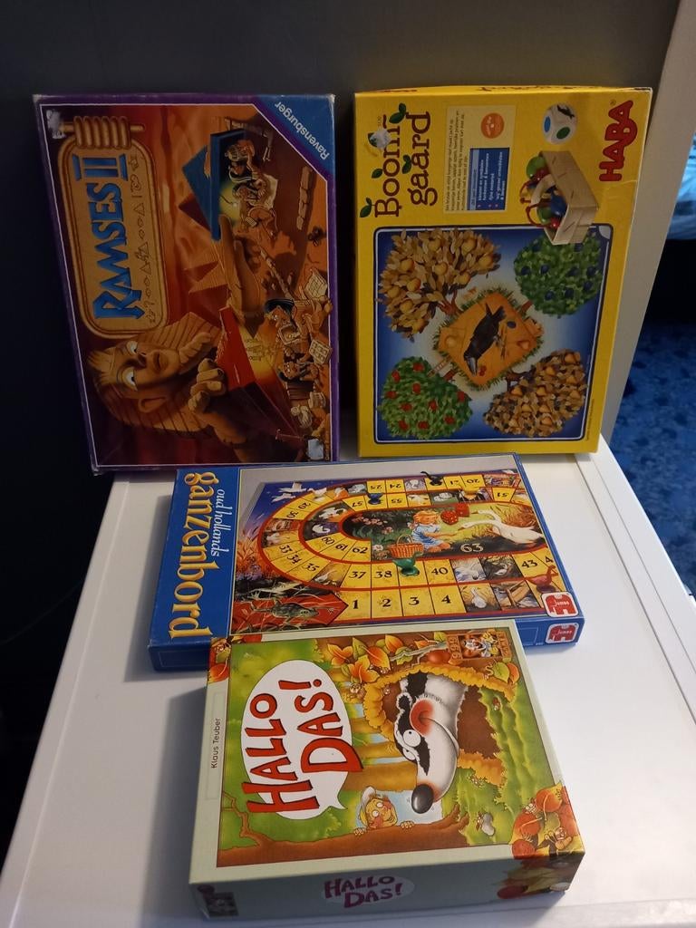 Gratis 4 Bordspellen, Hobby en Vrije tijd, Gezelschapsspellen | Bordspellen, Vijf spelers of meer, Ophalen of Verzenden, Gebruikt