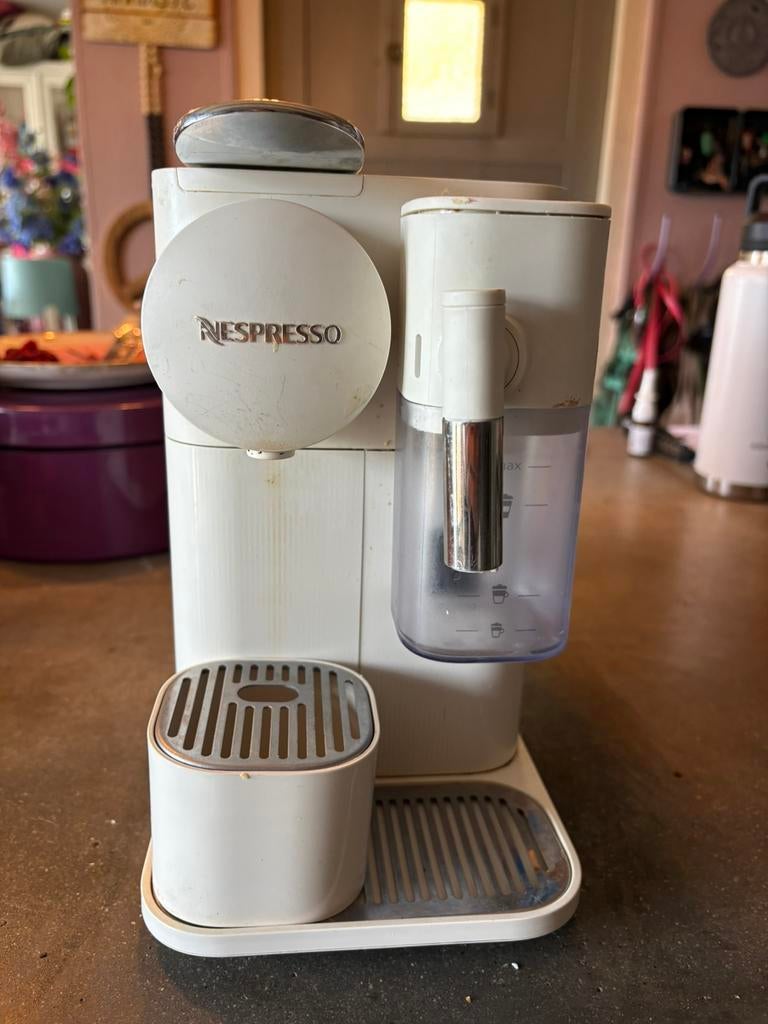 Nespresso De'Longhi Lattissima One Evo EN510.W,, Ophalen of Verzenden, Zo goed als nieuw, Koffiemachine