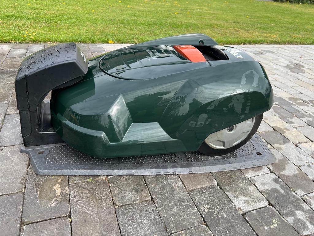 Husqvarna Automower 220 AC Robotmaaier, Ophalen of Verzenden, Gebruikt, 20 tot 25 cm