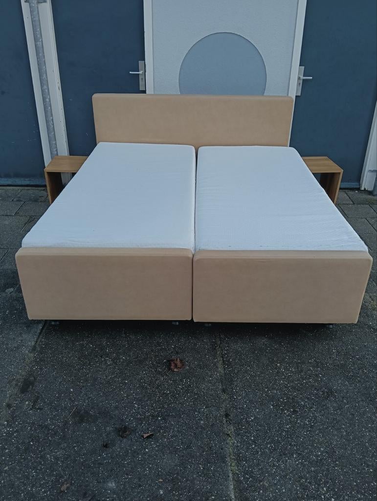 Karlsson boxspring 180x200 met matrassen en nachtkastjes, Ophalen of Verzenden