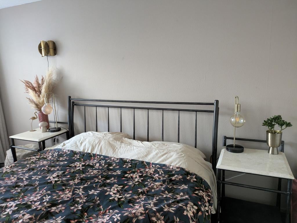 Complete set: Bed + side table + 2 bijzettafeltjes, Ophalen, Gebruikt, Tweepersoons