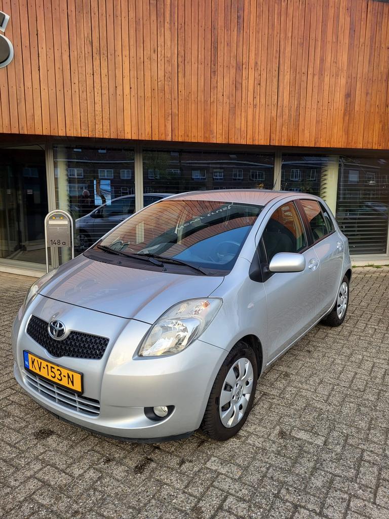 Toyota Yaris 1.3 AUTOMAAT VVTi Sol 16V MMT airco, 40 €/maand, 750 kg, 4 cilinders, Bedrijf