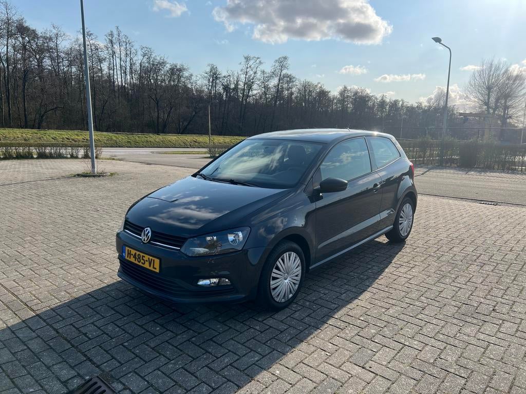 Volkswagen Polo 1.0 TSI 55KW 2016 Grijs, Auto's, Voorwielaandrijving, Stof, Handgeschakeld, Grijs