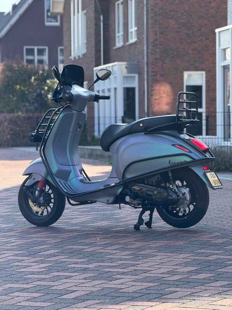 Vespa sprint Full option, Fietsen en Brommers, Scooters | Vespa, Zo goed als nieuw, Benzine, Ophalen