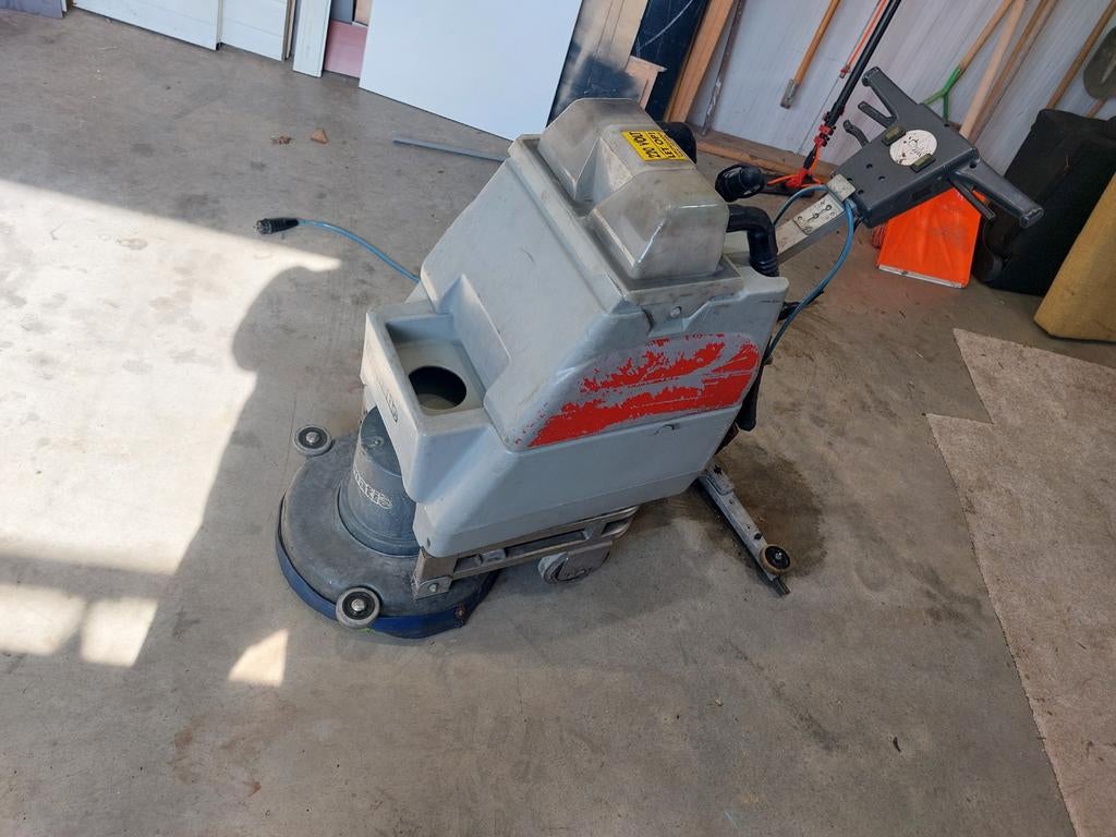 Numatic schrobmachine, Doe-het-zelf en Verbouw, Reinigingsmachines, Ophalen of Verzenden