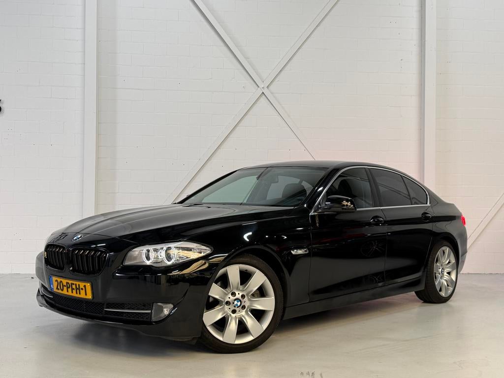 BMW 5-Serie 3.0 I 523 AUT 2011/Carplay/Cruise/100% onderhoud, Auto's, Euro 5, Achterwielaandrijving, Zwart, 2000 kg