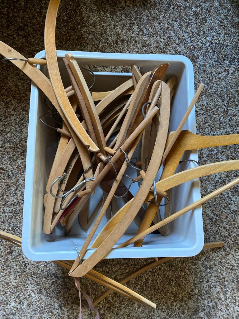 Partij houten kledinghangers, Kleding | Dames, Kledinghangers, Ophalen of Verzenden, Gebruikt, Hout, Volwassenen