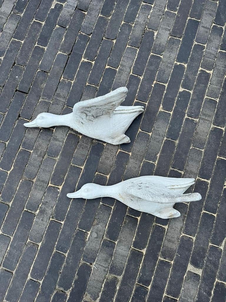 2x Vliegende Eend Muurdecoratie - Tuinbeeld Beton Wit, Tuin en Terras, Tuinbeelden, Nieuw, Dierenbeeld, Beton, Ophalen of Verzenden