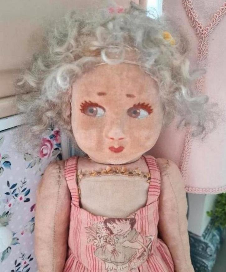 Oude pop/Ragdoll geheel gemaakt van stof, Verzamelen, Poppen, Gebruikt, Pop, Ophalen of Verzenden