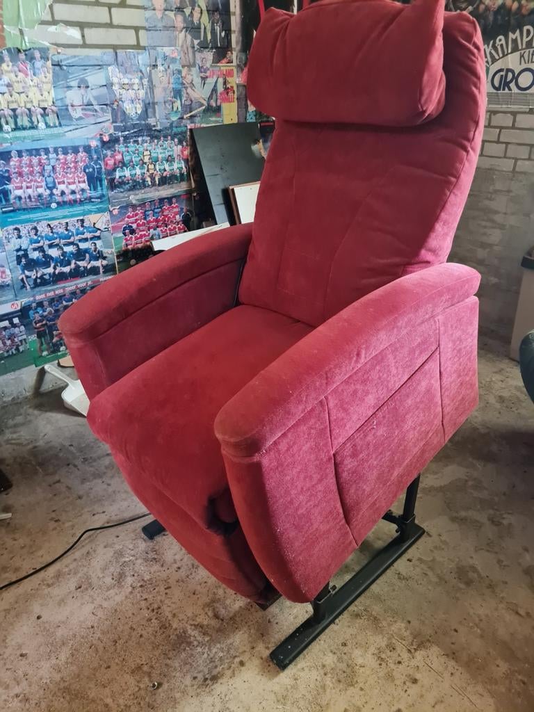 Comfortabele rode relaxfauteuil - Elektrisch verstelbaar, Huis en Inrichting, Fauteuils, Ophalen, Gebruikt, 75 tot 100 cm, Stof