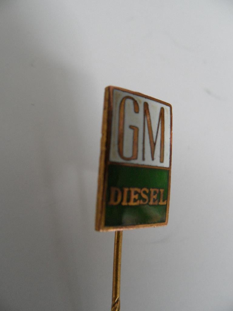 GM. Diesel General Motors speld, geëmailleerd, Verzamelen, Speldjes, Pins en Buttons, Verzenden, Gebruikt, Merk, Speldje of Pin