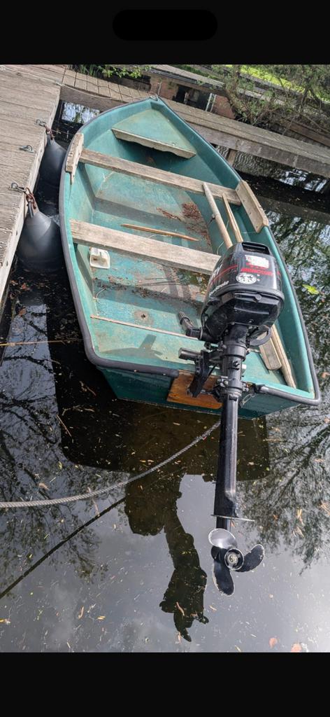 Stabiele polyester roeiboot met buitenboordmotor, Watersport en Boten, Ophalen of Verzenden, Zo goed als nieuw