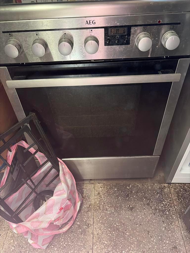 AEG gasfornuis met oven- Gebruikt, Witgoed en Apparatuur, Fornuizen, Ophalen, Gebruikt, 4 kookzones, Gas