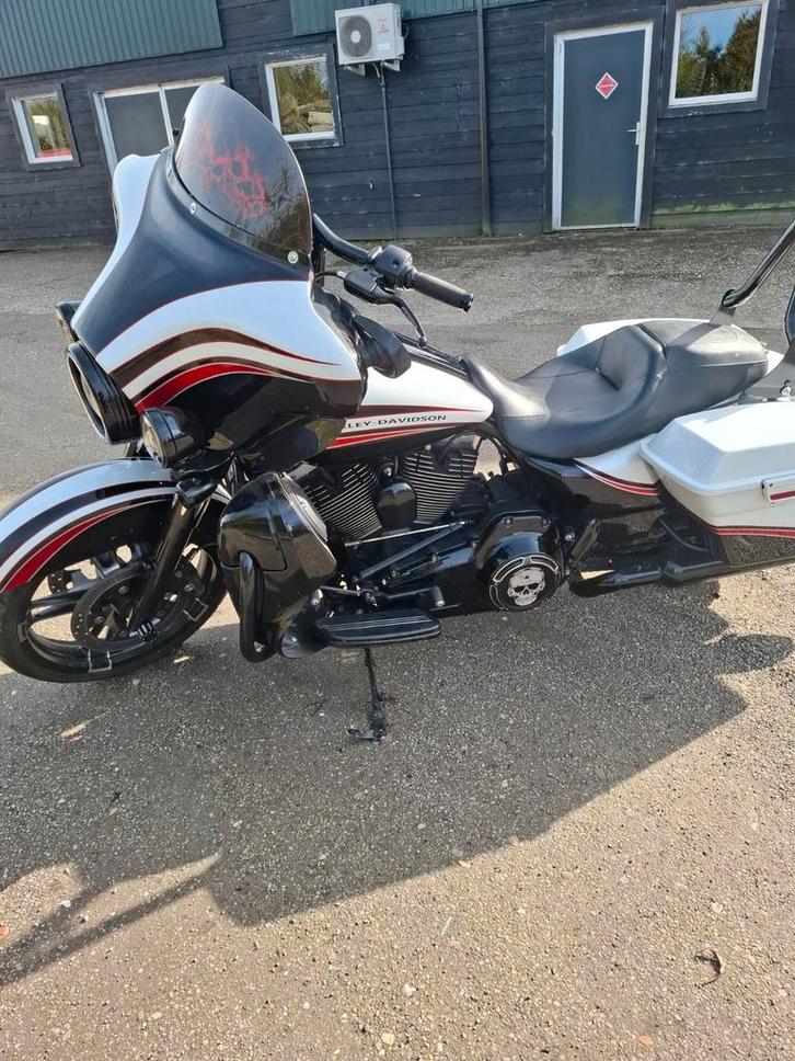 Unieke Harley Davidson - Prachtige Kleurstelling - 2011, Motoren, Motoren | Harley-Davidson, Particulier, Chopper, meer dan 35 kW