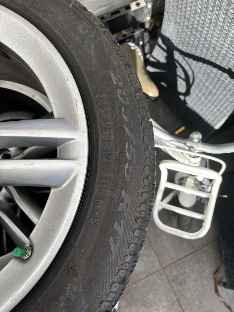 Pirelli winterbanden + BMW velg 205/55 R17 91H M+S, Auto-onderdelen, Banden en Velgen, Ophalen, Gebruikt, Banden en Velgen, 17 inch