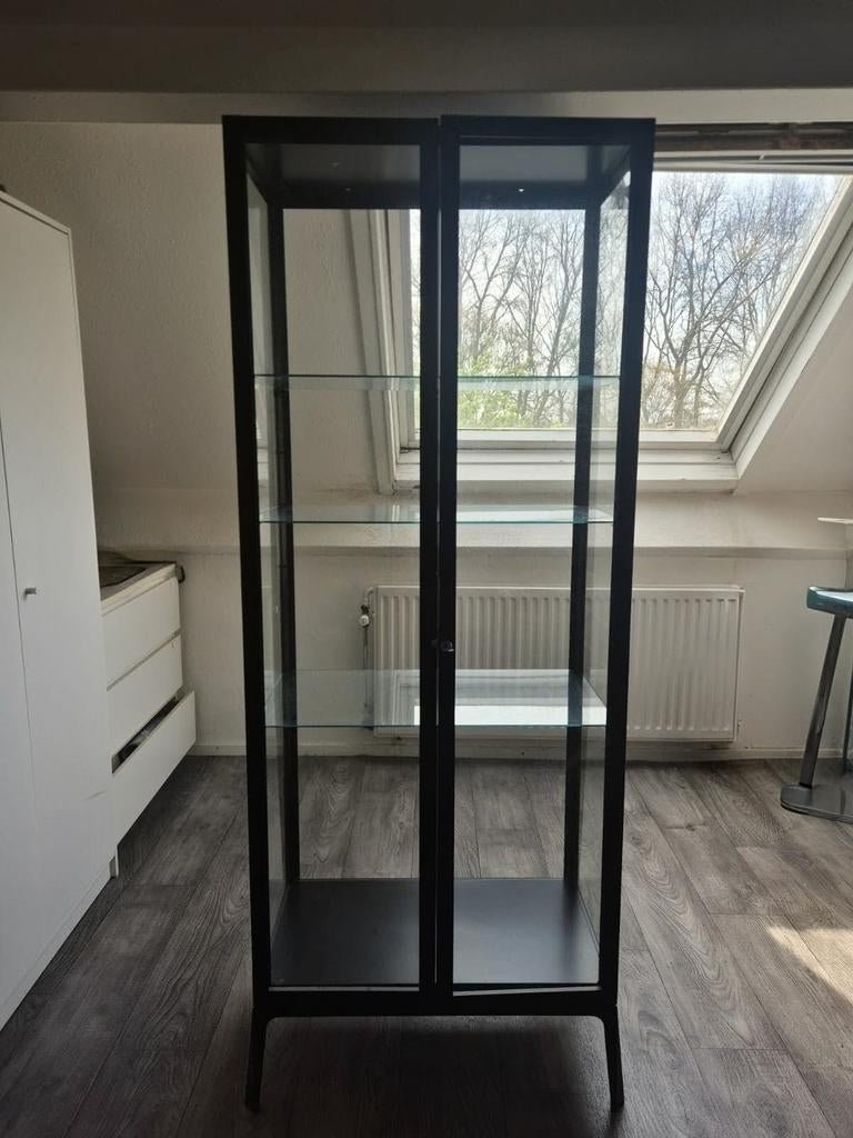 Ikea Milsbo Vitrinekast zwart, 73x175 cm, Huis en Inrichting, Kasten | Vitrinekasten, Ophalen