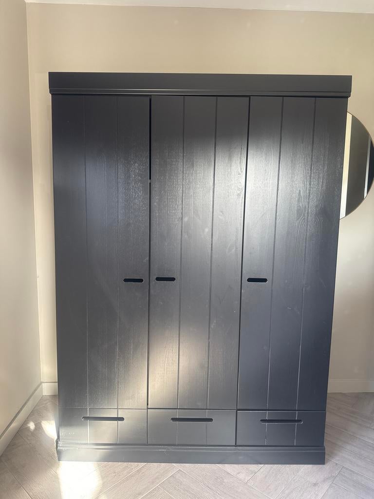 Zwarte kledingkast voor baby/peuter, Huis en Inrichting, Ophalen, Gebruikt, 100 tot 150 cm, Met lade(s)