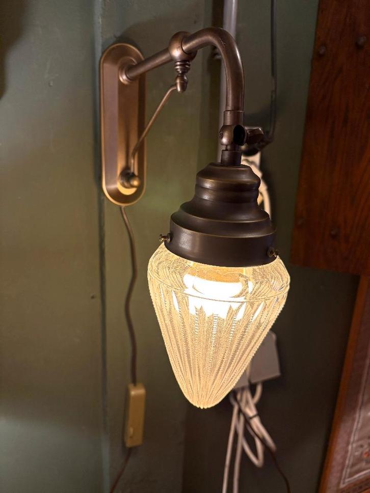 Prachtige Wandlamp met Art-Deco geslepen kap., Antiek en Kunst, Antiek | Lampen, Ophalen of Verzenden