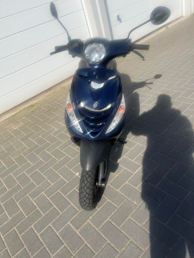 Piaggio Zip 125cc Hexagonblok - Keuringsklaar, Fietsen en Brommers, Scooters | Piaggio, Gebruikt, Maximaal 45 km/u, Zip, Benzine