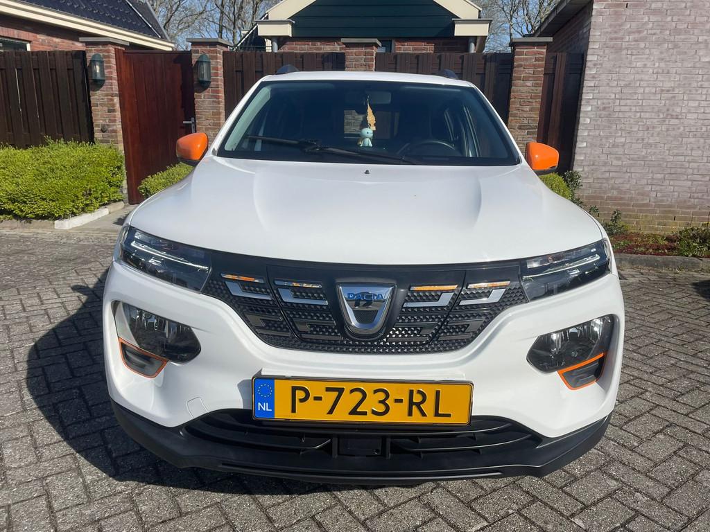 Dacia Spring Comfort Plus 27 kWh LEER NAVI CAMER PDC NAP, Auto's, Gebruikt, Zwart, 230 km, Parkeersensor