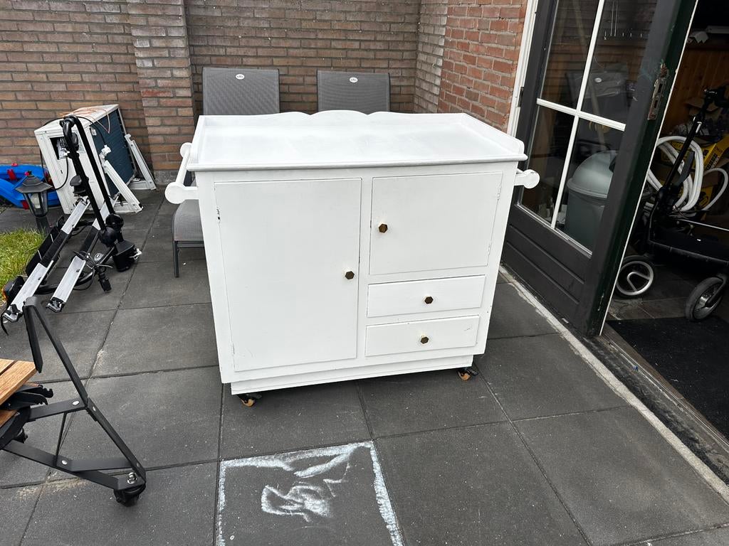 Vintage commode, Kinderen en Baby's, Kinderkamer | Commodes en Kasten, Zo goed als nieuw, 90 tot 105 cm, 100 cm of meer, 50 tot 70 cm