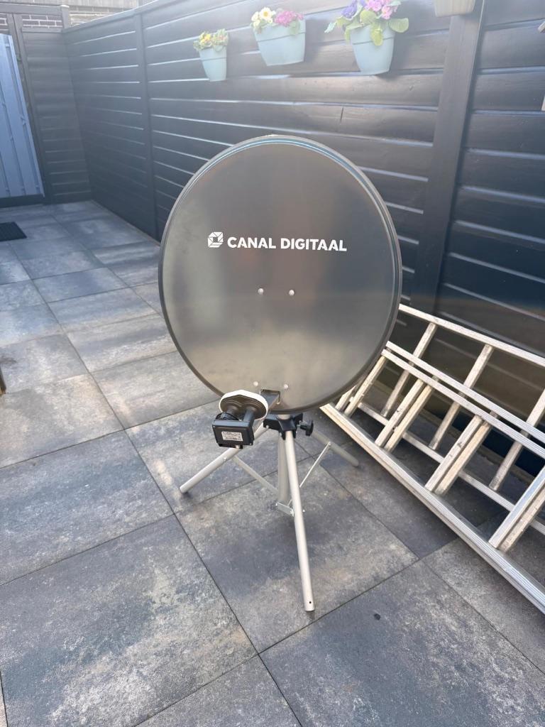 Camping schotel van canal digitaal, Audio, Tv en Foto, Schotelantennes, Ophalen, Zo goed als nieuw, (Schotel)antenne, Overige merken