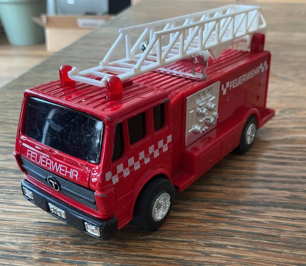 BRANDWEERWAGEN VRACHTWAGEN MET LADDER FEUERWEHR, Ophalen, Zo goed als nieuw, Bus of Vrachtwagen