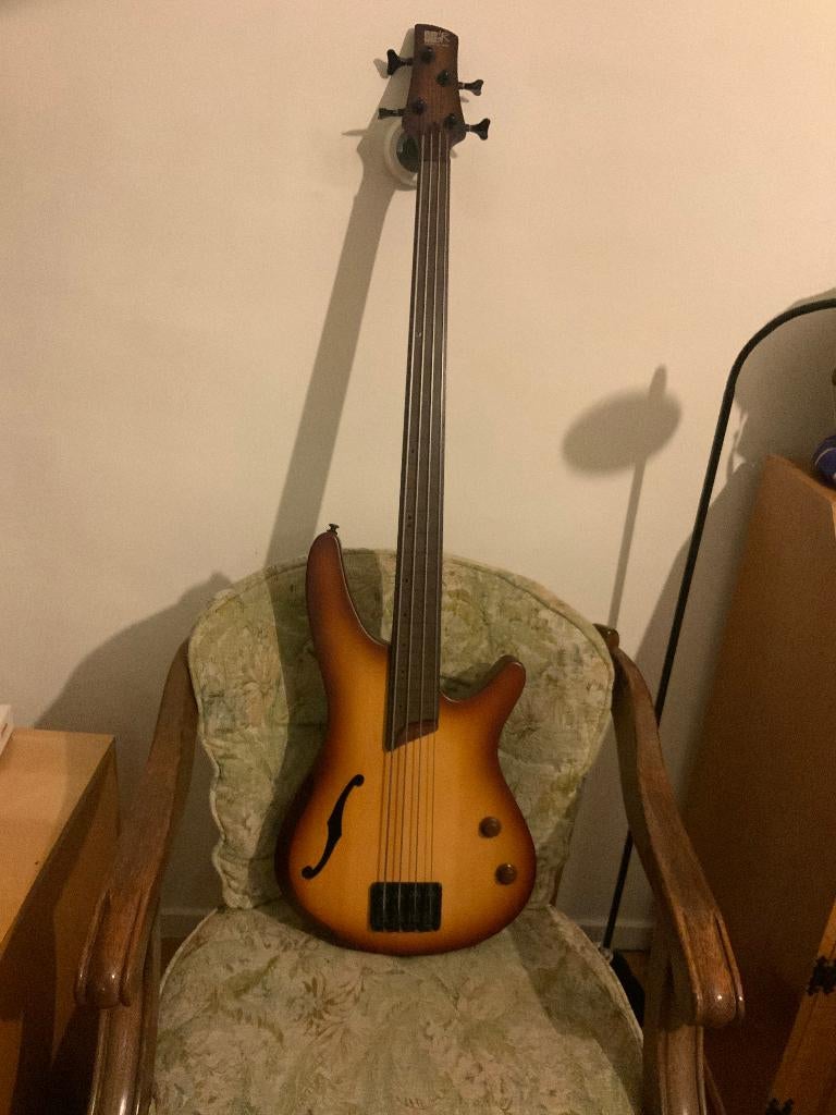 Ibanez SRH500F-NNF fretless Bass te koop, Muziek en Instrumenten, Ophalen, Zo goed als nieuw, Semi-akoestisch, Fretloos