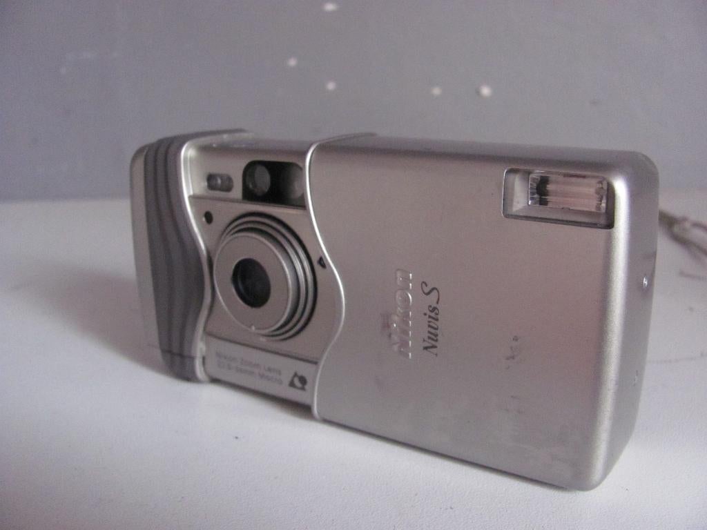 Nikon nuvis S analoge camera met nikon zoomlens, Audio, Tv en Foto, Fotocamera's Analoog, Ophalen of Verzenden, Zo goed als nieuw