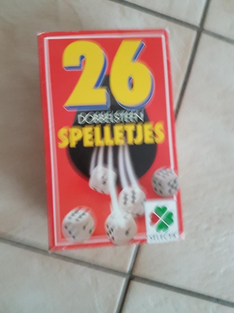 26 dobbelsteen spelletjes, Vijf spelers of meer, Ophalen of Verzenden, Zo goed als nieuw