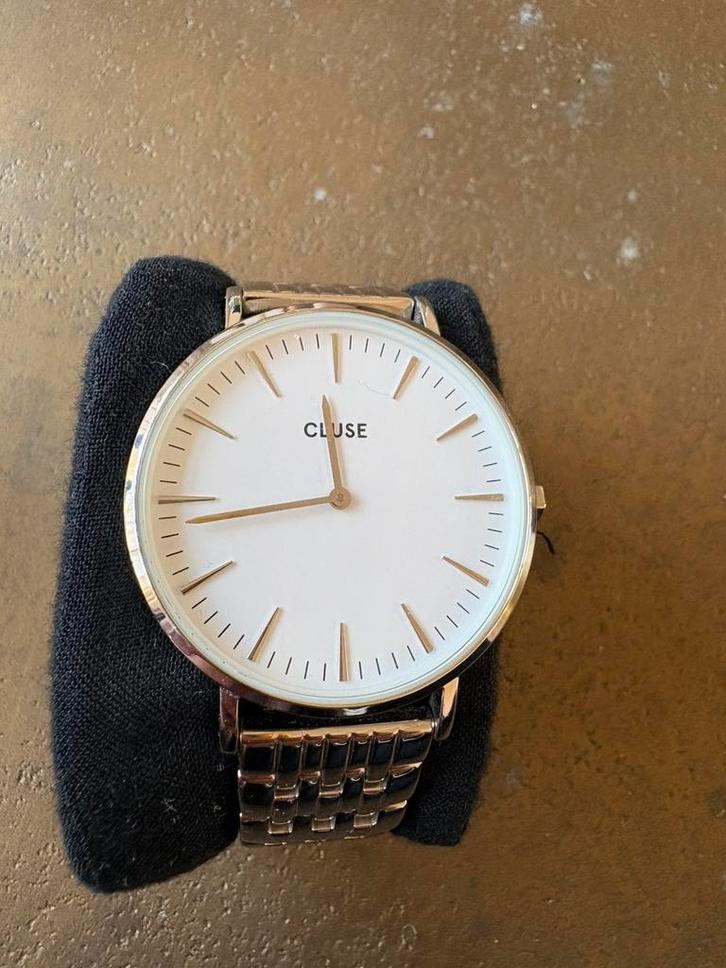 Cluse zilverkleurig horloge – met origineel etuitje, Sieraden, Tassen en Uiterlijk, Horloges | Dames, Zo goed als nieuw, Overige merken
