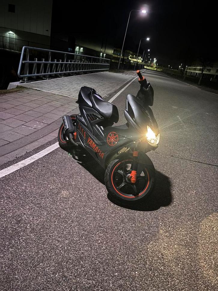 Yamaha aerox 50 cc 2 tackt, Fietsen en Brommers, Scooters | Yamaha, Zo goed als nieuw, Aerox, Tweetakt, Ophalen of Verzenden