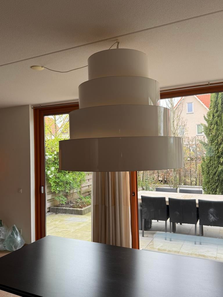 Witte hanglamp met gelaagd design, Ophalen, Gebruikt, Kunststof, 50 tot 75 cm