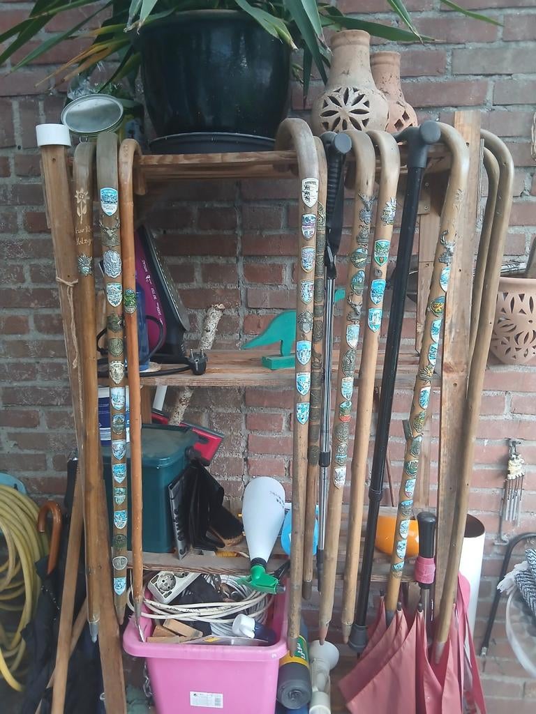 Wandelstokken met schiltjes, Diversen, Ophalen