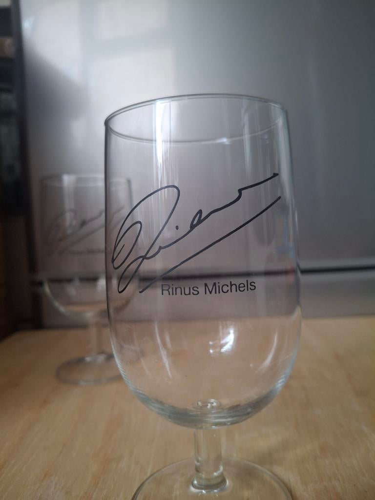 2 bierglazen Rinus Michels voetbal, Ophalen of Verzenden, Zo goed als nieuw, Bierglas