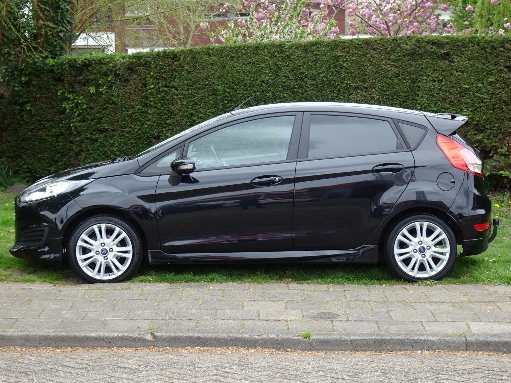 Ford Fiesta 1.0 100pk Sport Met Navi en Trekhaak Distributie, Keurmerk '100% Onderhouden', Euro 5, Start-stop-systeem, Origineel Nederlands