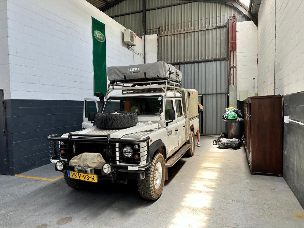 Overland Land Rover 130 2002 Wit, Auto's, Land Rover, 2495 cc, Particulier, 3500 kg