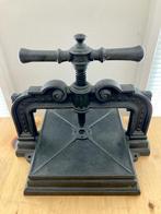 Antieke gietijzeren boekenpers uit 1874, Antiek en Kunst, Ophalen of Verzenden