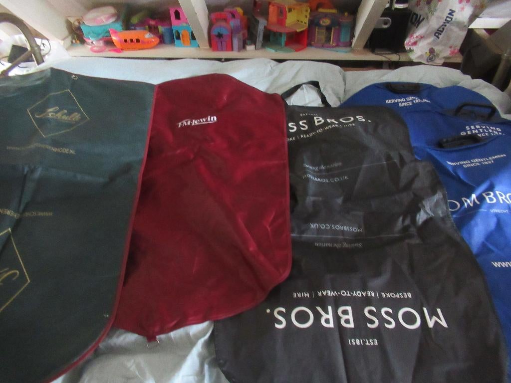 6 verschillende KLEDINGHOEZEN, waarvan 2 luxe variant, 30 cm of meer, Overige kleuren, Ophalen of Verzenden, Nieuw