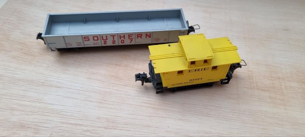 Rivarossi  / Trix Express 2 goederenwagons US, Gebruikt, Gelijkstroom, Trix, Wagon