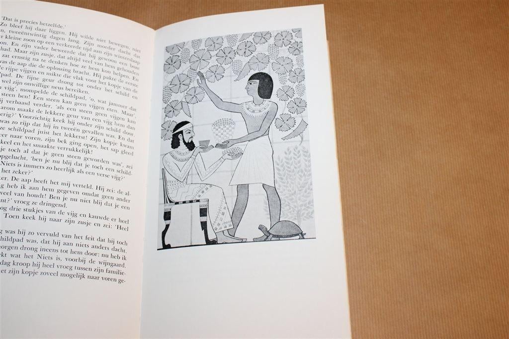 Scharlaken Vis — Egyptische Sprookjes — Joan Grant [1973], Boeken, Ophalen of Verzenden, Gelezen, Overige onderwerpen, Achtergrond en Informatie