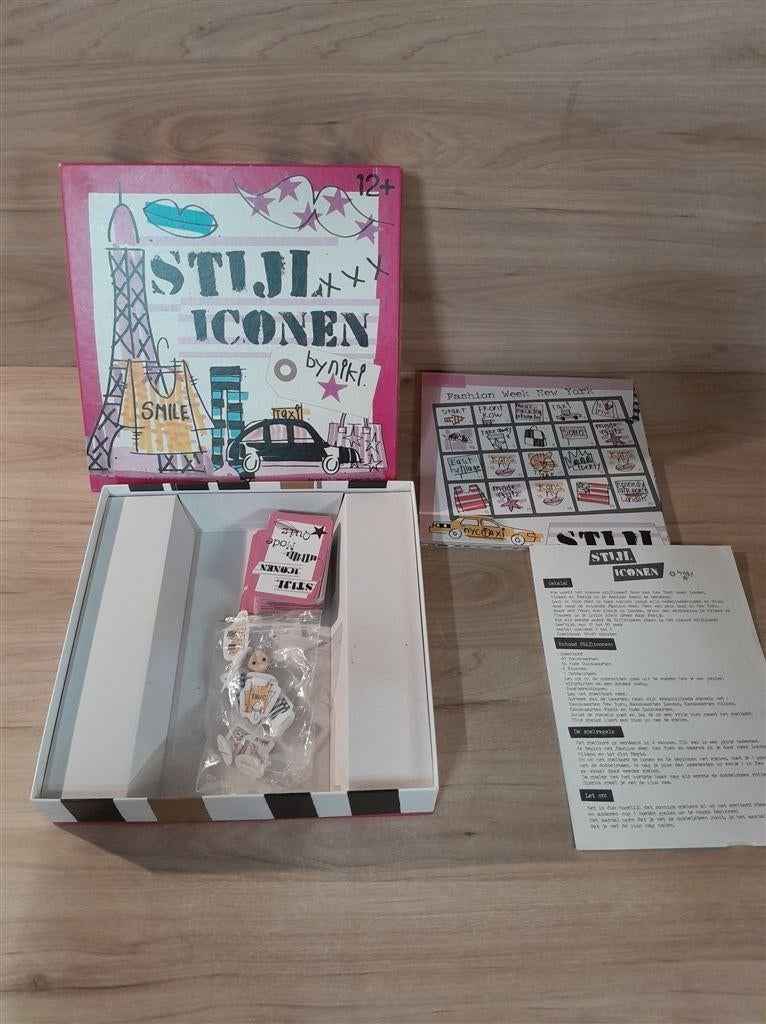 Stijl iconen - by niki - s5498, Ophalen of Verzenden, Zo goed als nieuw
