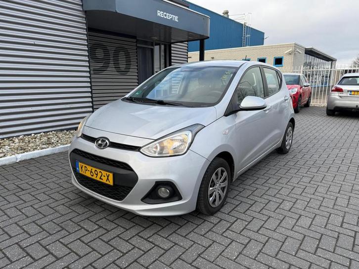 Hyundai I10 1.0i i-Motion Comfort, Auto's, Hyundai, Particulier, Te koop, i10, ABS, Airbags, Airconditioning, Boordcomputer, Centrale vergrendeling