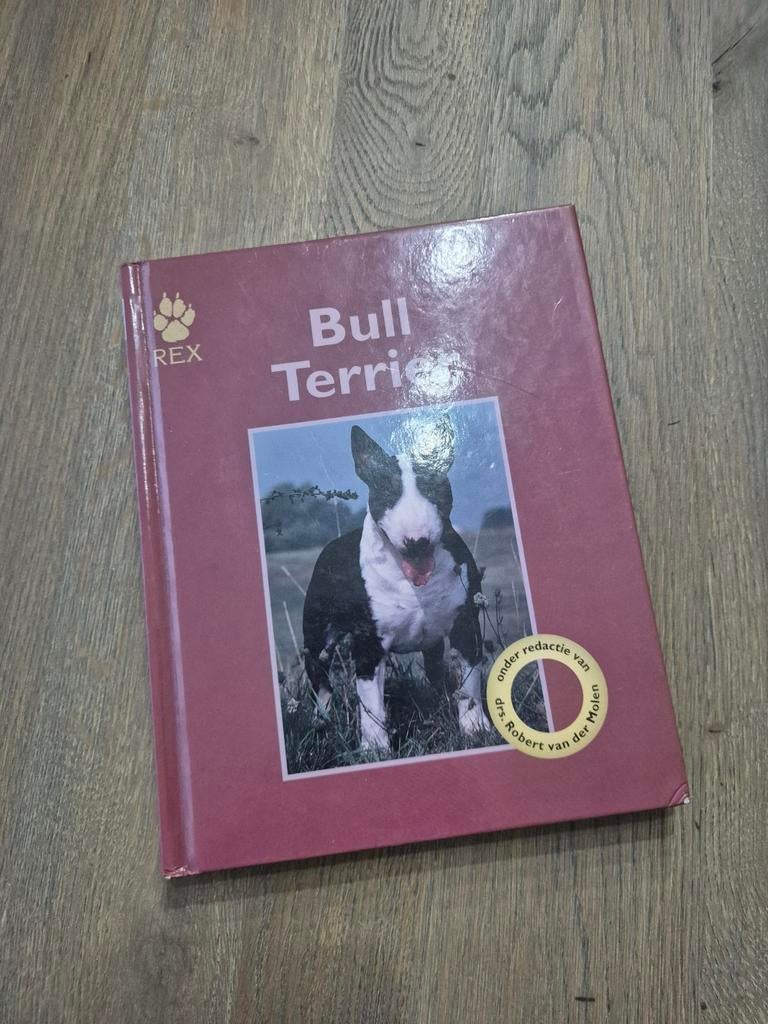 Bull Terrier boek - Alles over de Engelse Bullterriër, Ophalen of Verzenden, Gelezen, Honden