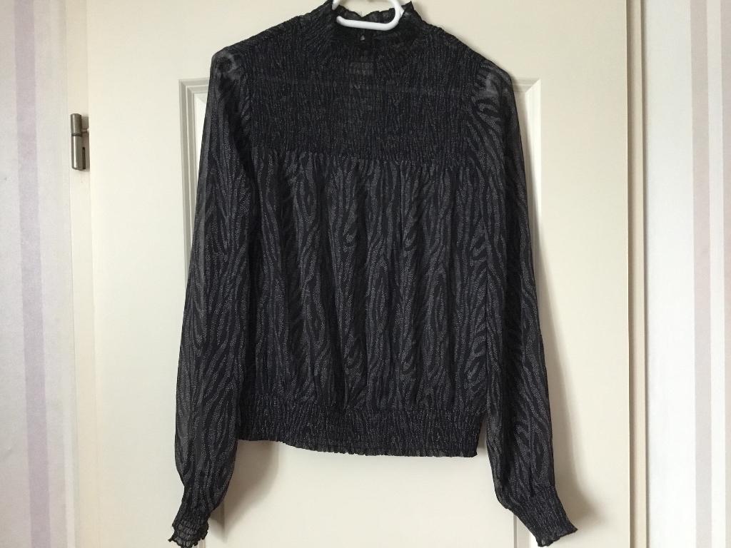 Zwart blousje van revelation. Maat m, Kleding | Dames, Maat 38/40 (M), Zwart, Ophalen of Verzenden, Zo goed als nieuw